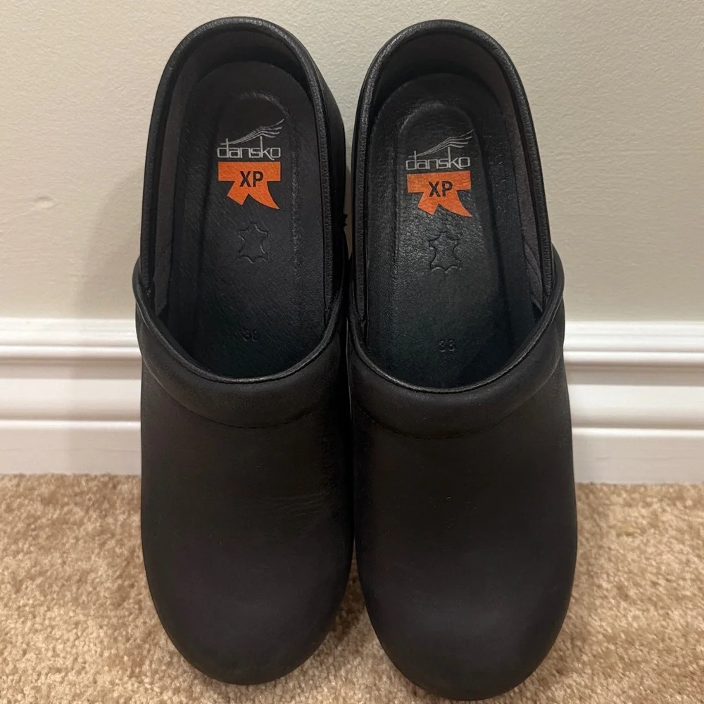 Dansko XP black leather clogs euro size 38 (U.S. size 7.5-8 equivalent) - Picture 4 of 6